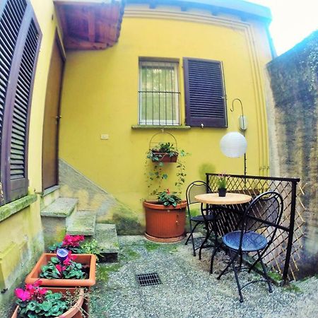 Cozy Garden Retrait Lägenhet Varenna Exteriör bild